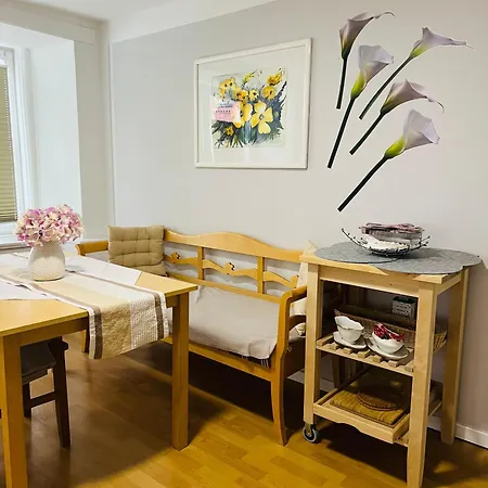 Apartment Elvis Family Dream *