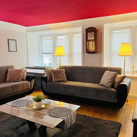Apartment Elvis Family Dream *